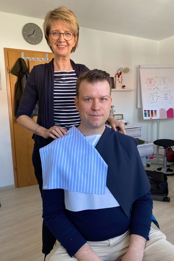 Monika Wolking-Herrenberatung-kühle gedeckte Farben-Business
