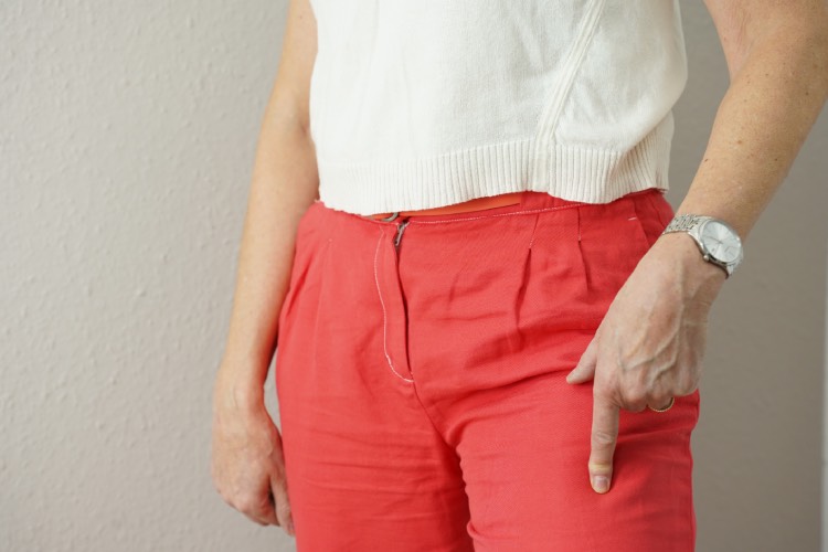 Gefärbte Hose mit gutem Ergebnis durch Patin-A färben. Meine Nähte sind weiß geblieben durch den Nylonfaden